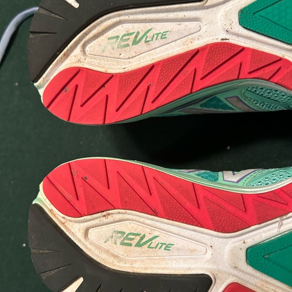 RunDisney Little Mermaid 2016 New Balance Vazee - Picture 7 of 7